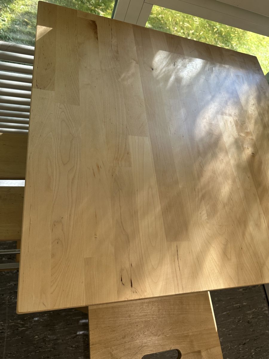 Set di tavolo e panche: Stehtisch mit 3 Hockern – Usato da Bern venduto da ykl_jgz8 2