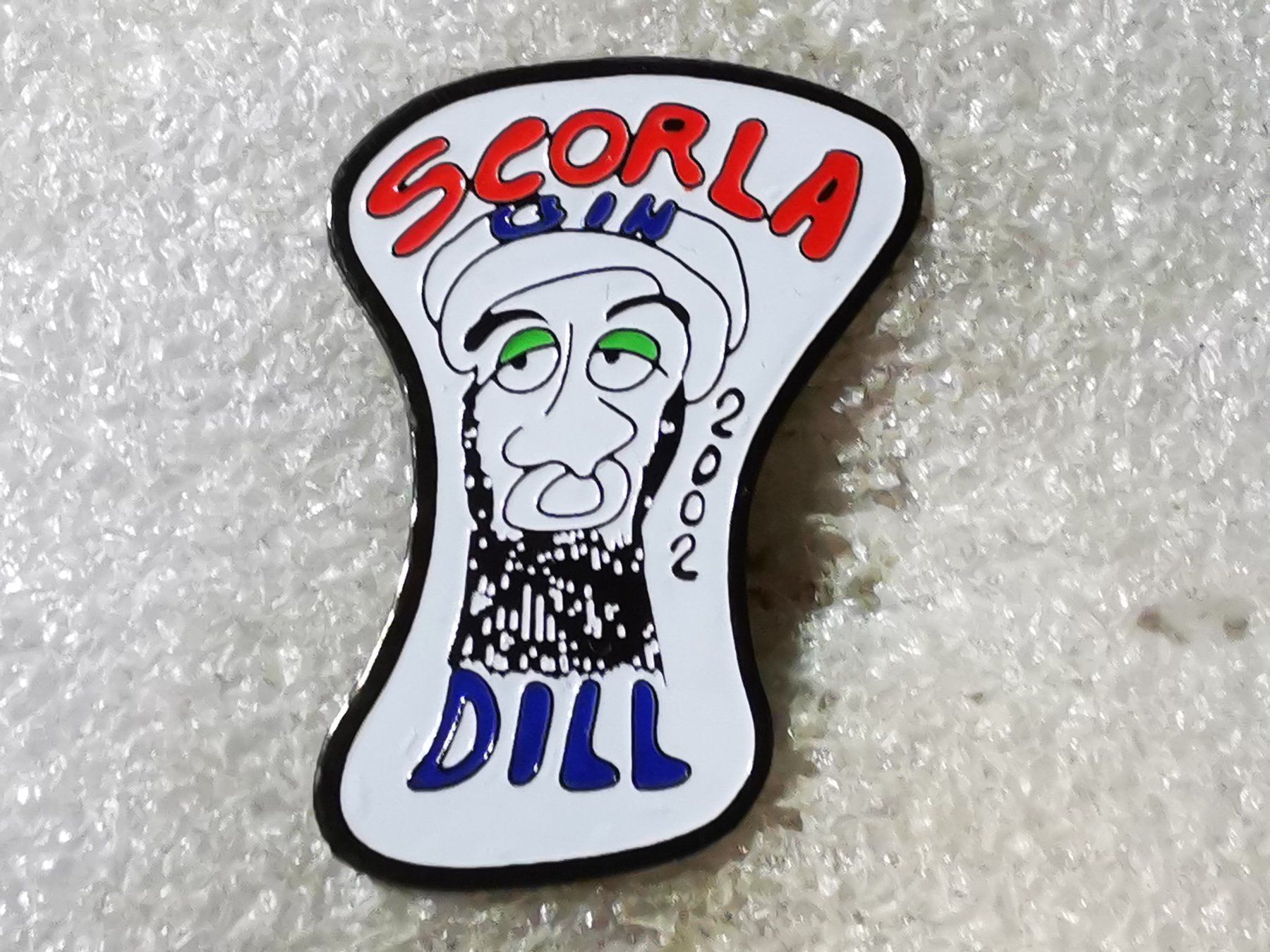 Plaketten & Abzeichen: Ansteckpin 94: Scorla Dill – Gebraucht aus Oppligen von Pin-Fall-Shop