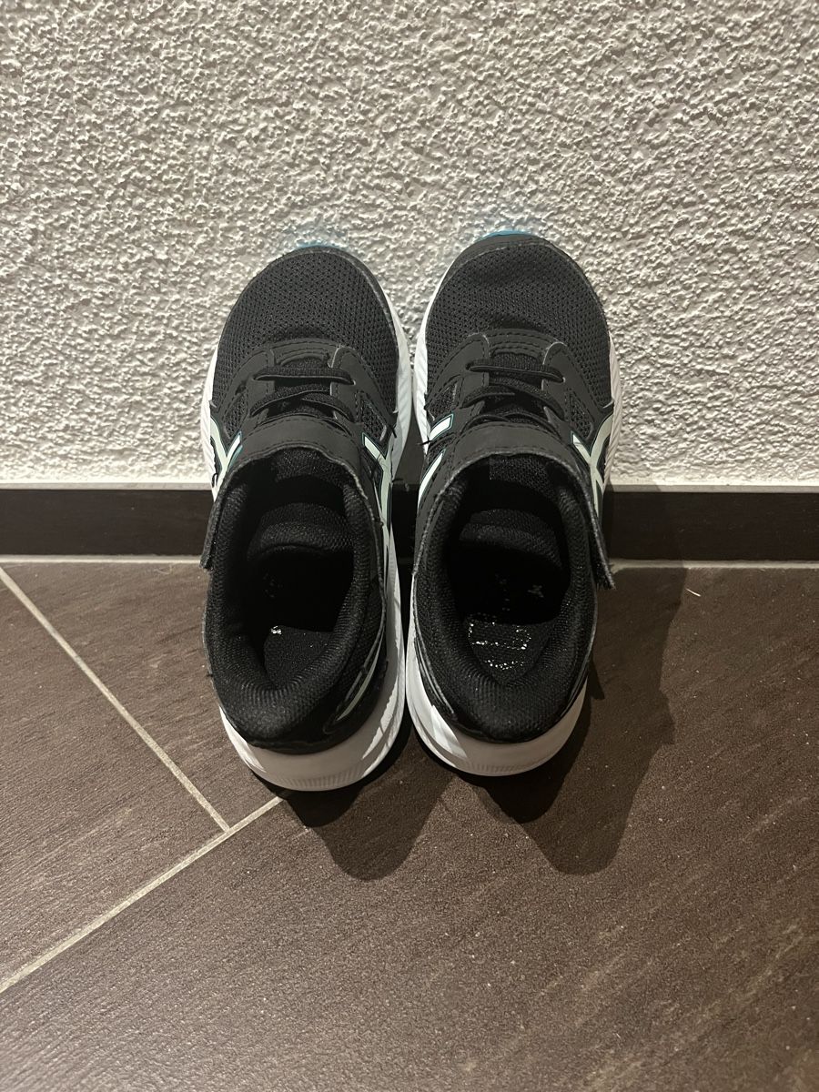 Asics Scarpe per ragazzi: ASICS Laufschuhe - Kinder Grosse 30 – Usato da Ehrendingen venduto da emm_7d8k 2