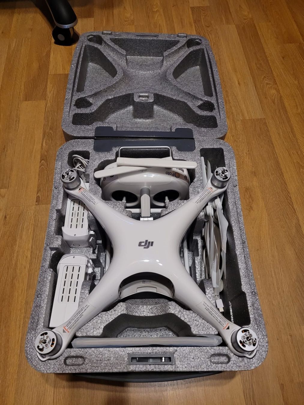 DJI RC Modellbau: Drohne DJI Phantom 4 Pro im Styroporkoffer – Gebraucht aus Hondrich von smf_ch 1