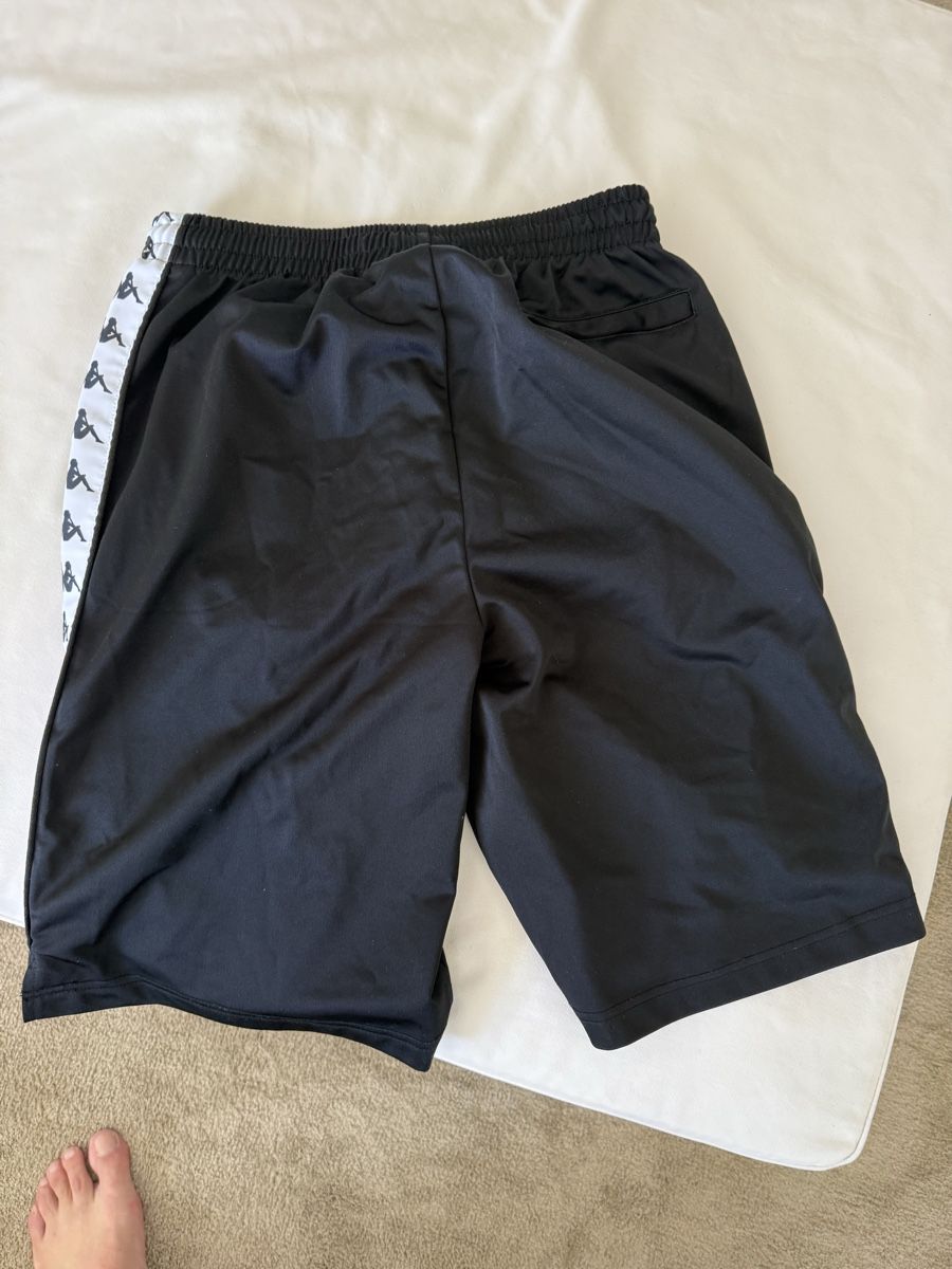 Kappa Pantaloni: Kappa Shorts schwarz Medium  – Nuovo (secondo la descrizione) da Ehrendingen venduto da edelkram 2