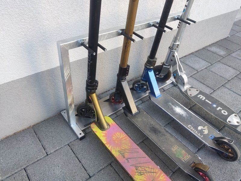 Kickboard: Scooter Ständer, Kickboard / Trotti Ständer 4-21 Stellplätze – Nuovo e nell'imballaggio originale da Muri  AG venduto da Pfiabane 4