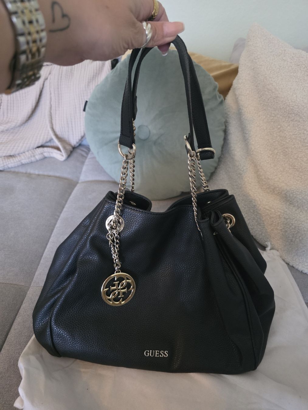 Guess Taschen für Damen: Guess Tasche – Gebraucht aus Wangen b. Olten von kaj.ya 1