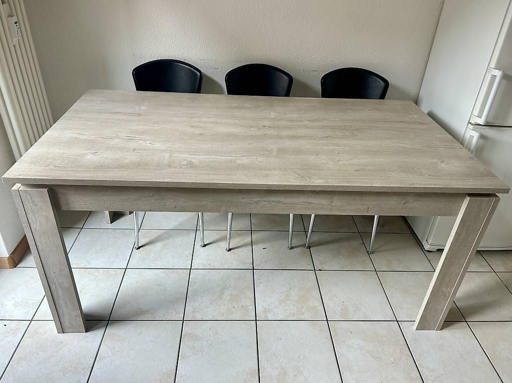 Tables: Table ikea, Tisch – D'occasion à Basel par val_h2tc