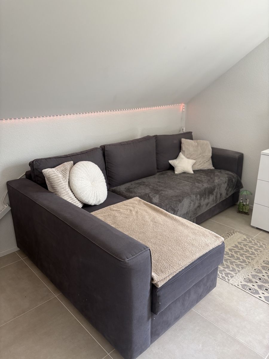 Divani: Schönes dunkelblaues Sofa mit Schlaffunktion – Usato da Aarwangen venduto da emelie.1101