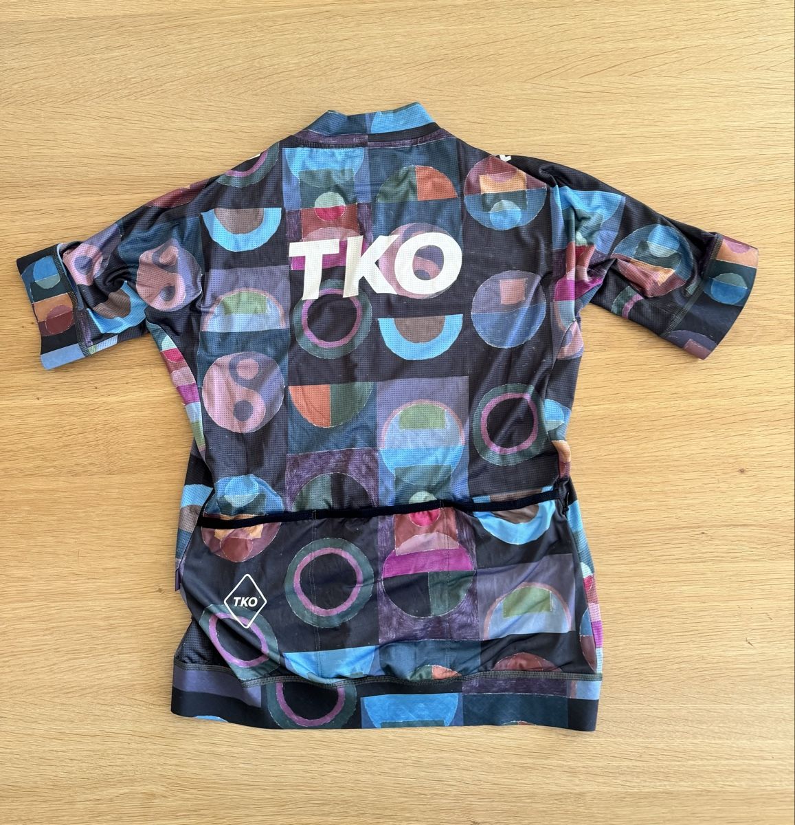 Pas Normal Studios Canottiere & Pantaloni: Maillot cycliste Pas Normal Studios TKO taille L comme neuf – Usato da Auvernier venduto da ale_fb6n 1