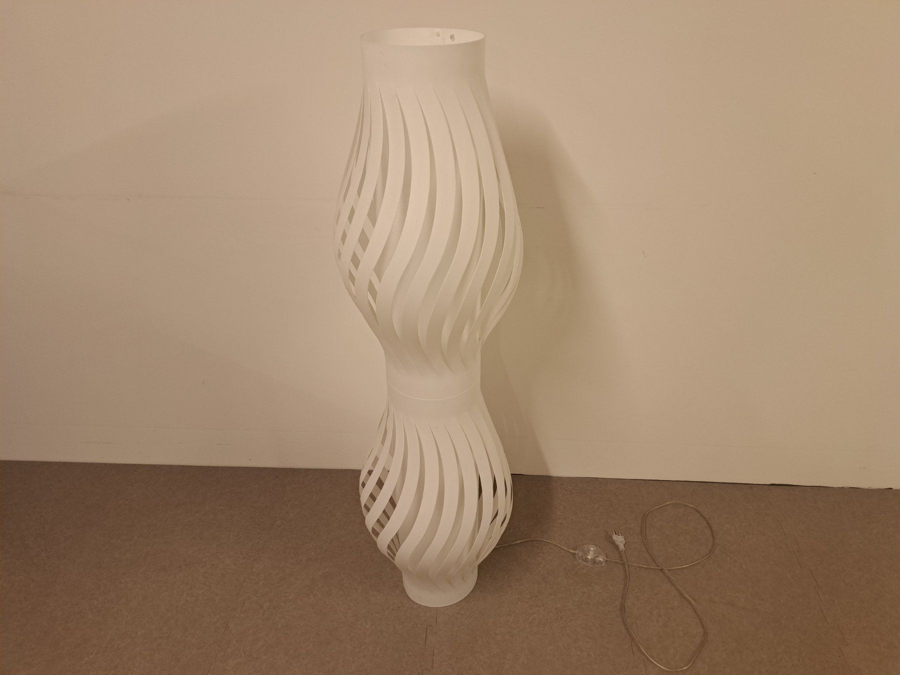 Lampade: Plastik- Design Lampe/ Stehlampe Wohnzimmer – Usato da Belp venduto da deal-now 4