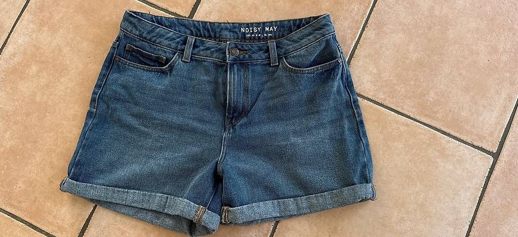 Jeans: Kurze Jeans Shorts Noisy May L – Usato da Worben venduto da Andi_Gerpe