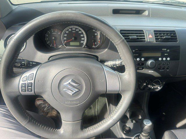 Suzuki Automobili: Suzuki Swift  1.3 4x4 – Usato da Oberriet SG venduto da jeepv8 6