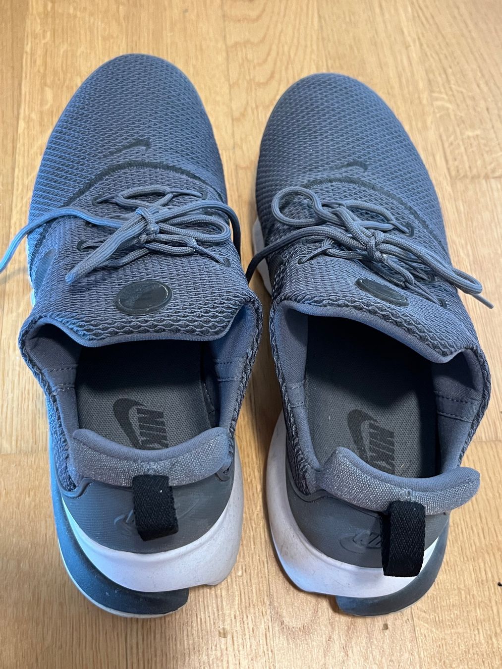 Scarpe da uomo: Sneaker Nike Darwin Wolf Grey Grösse 44 – Usato da Hinterkappelen venduto da Kim1992 1