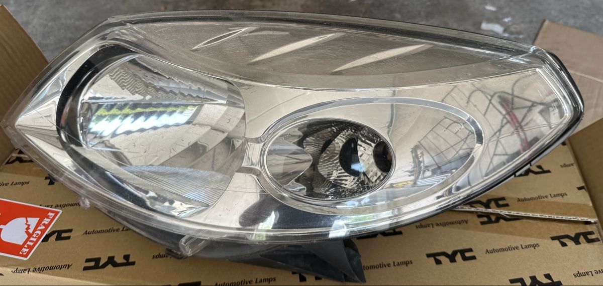 Fari: Dacia Sandero 1.2 Frontscheinwerfer links – Usato da Luzern venduto da carlo1881