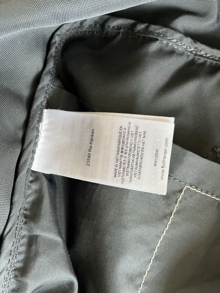 Fjällräven Zaini: Fjällräven Re-Kånken Backpack Grey  – Usato da Lausanne venduto da Danash 8