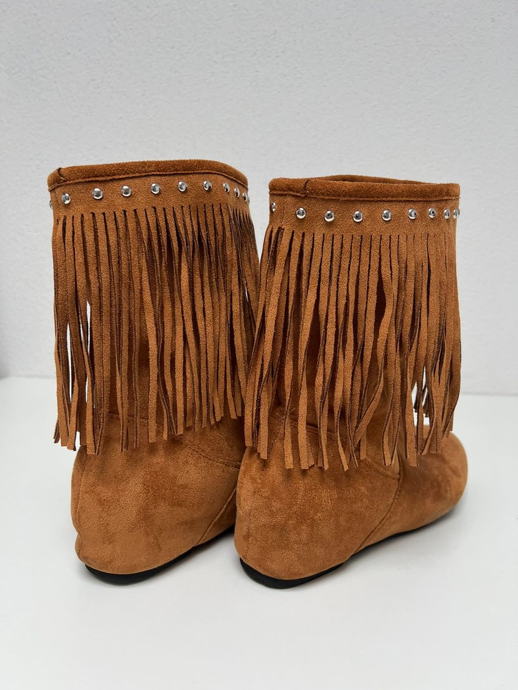 Chaussures femmes: Braune Fransen Stiefeletten Boho Nieten Gr. 41 – D'occasion à Dagmersellen par nad_z66g