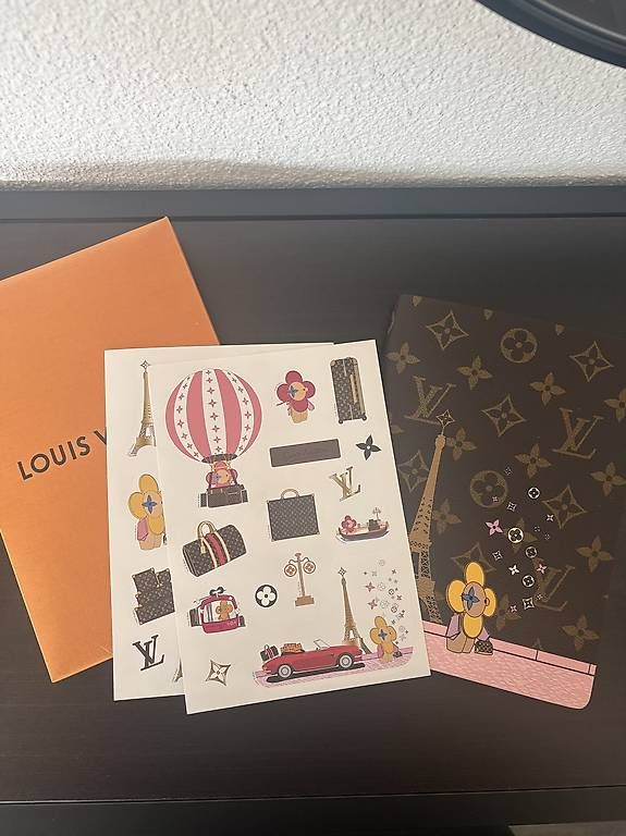 Louis Vuitton Schreibblöcke: Louis Vuitton Notebook  Vivienne in Paris – Gebraucht aus Alchenflüh von Mjoysal._