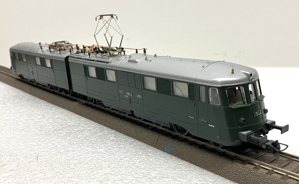 Roco Modelleisenbahnen: Roco 43770 H0= schöne Landi Doppel-Lok Ae 8/14 SBB 11852 – Neu (gemäss Beschreibung) aus Thun von retoolinoo 2