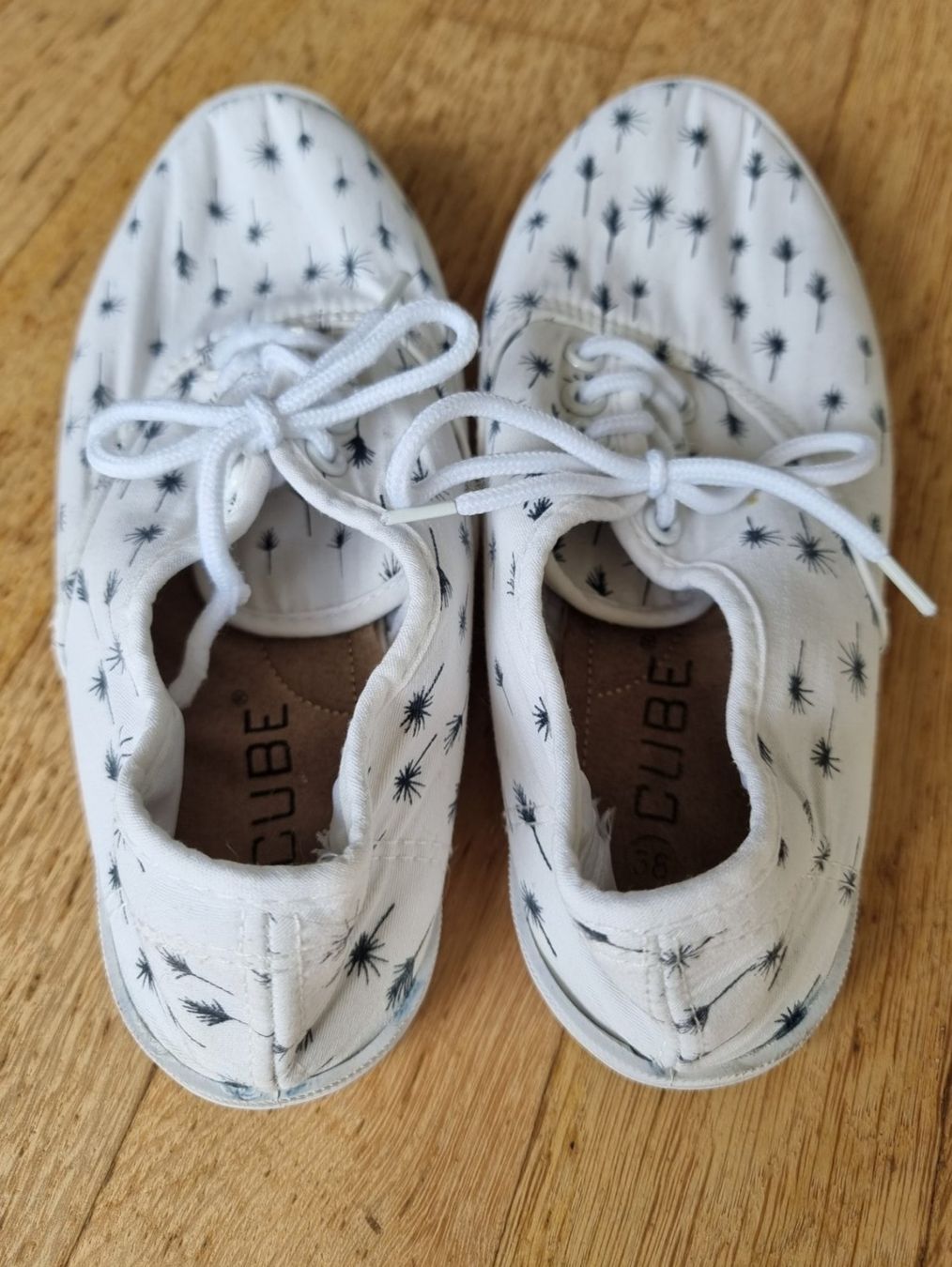 Scarpe da donna: Stoffschuhe weiss/schwarz Grösse 38 – Usato da Buchrain venduto da Xaro01 2
