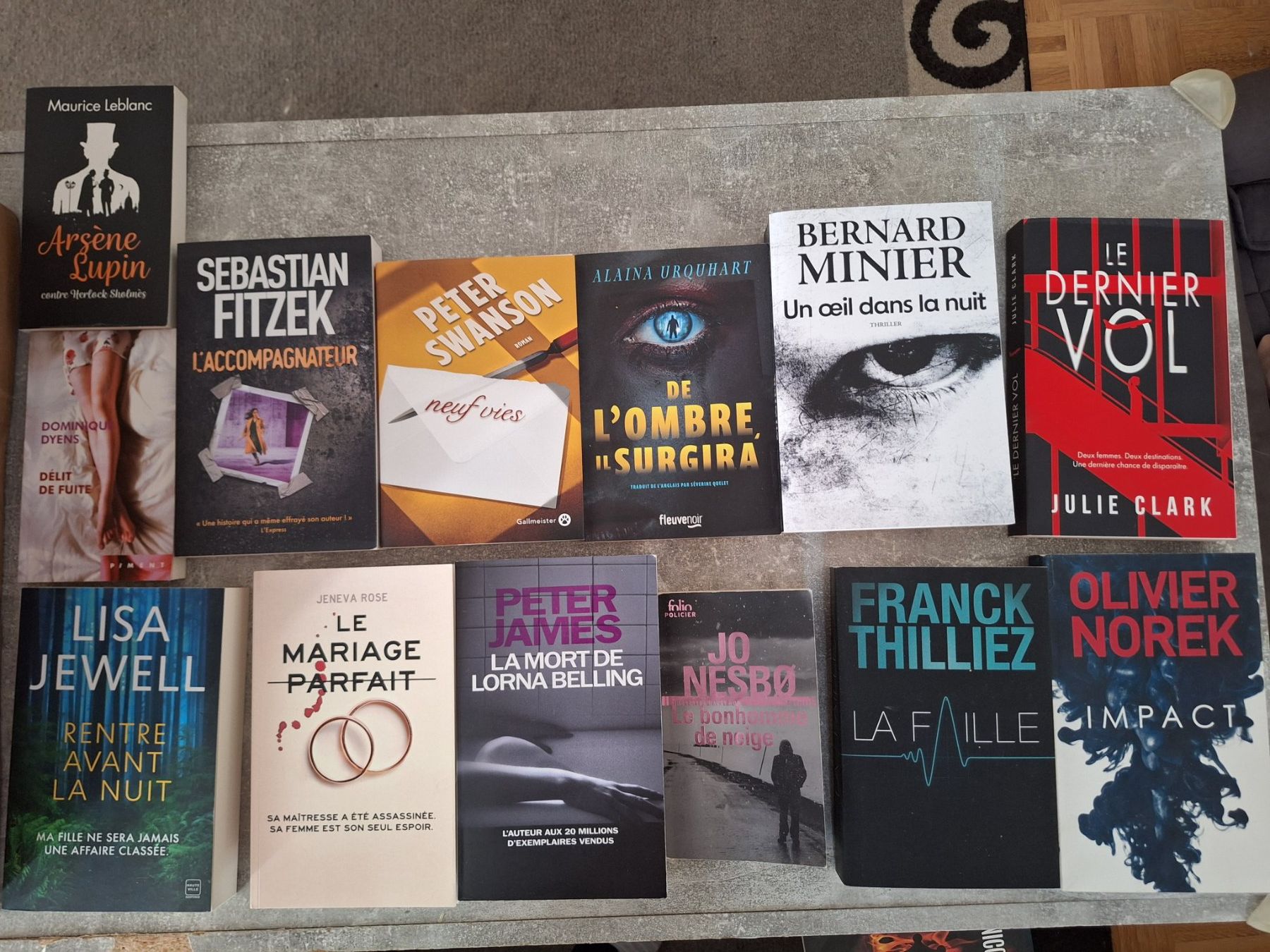 Libri: Divers livrés Thrillers/Suspens – Usato da Treyvaux venduto da car_bn97 1