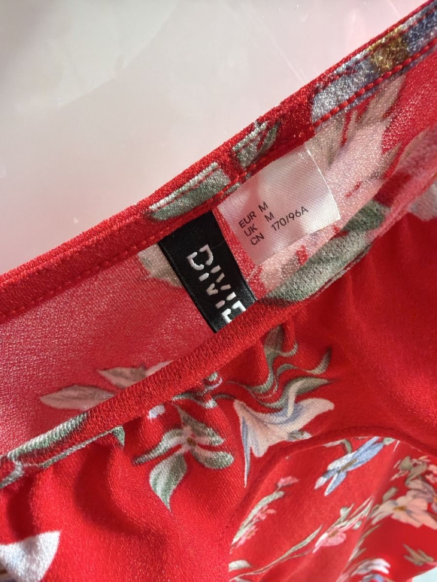 H&M Top: Body rot rot-weiss Blumen Grösse M – Usato da Stäfa venduto da Gioviii 2