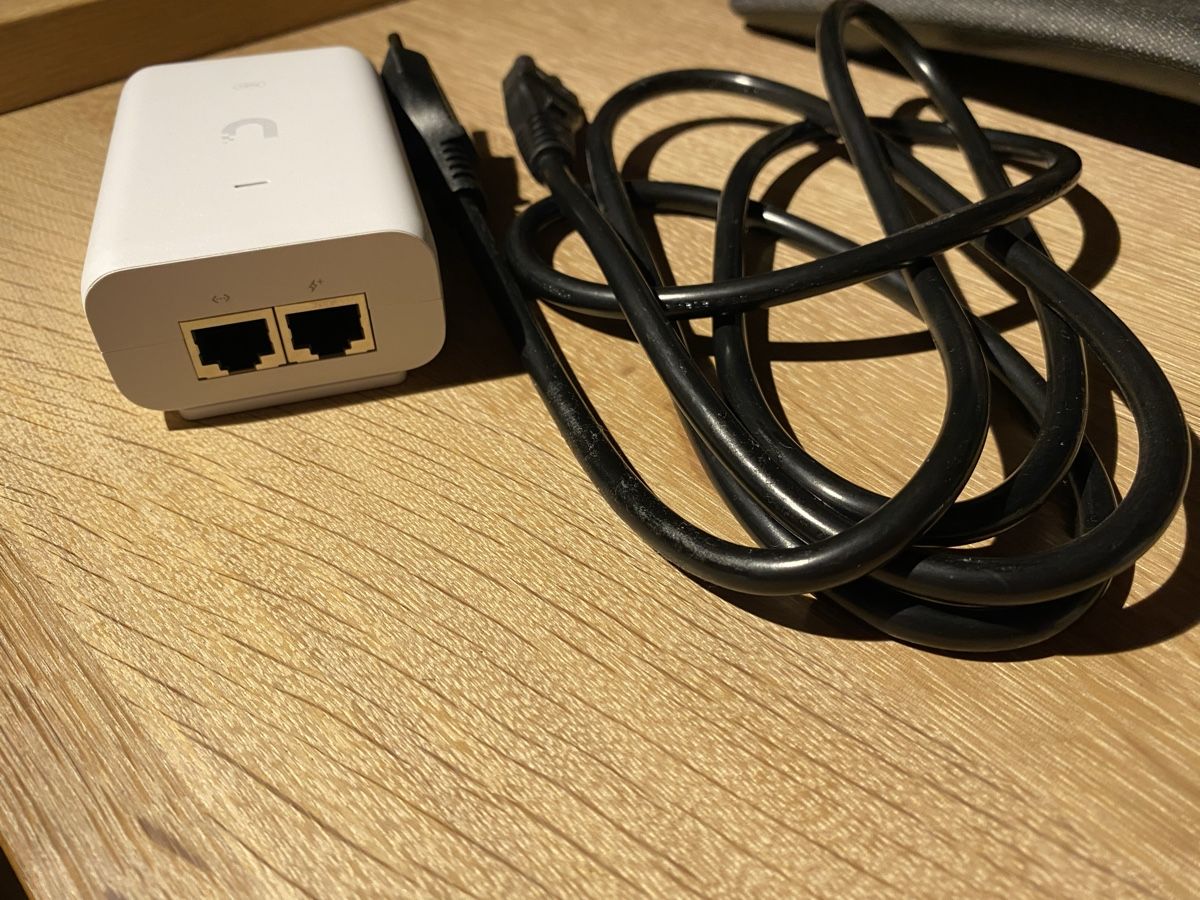 Ubiquiti Unità & Adattatore: Ubiquiti PoE+ Injector with Cable, Great Condition! – Nuovo (secondo la descrizione) da Zug venduto da 7kpl_mas