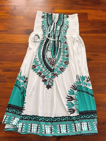 Sommerkleider, weiss und Grün, Grösse M, 95% Polyester