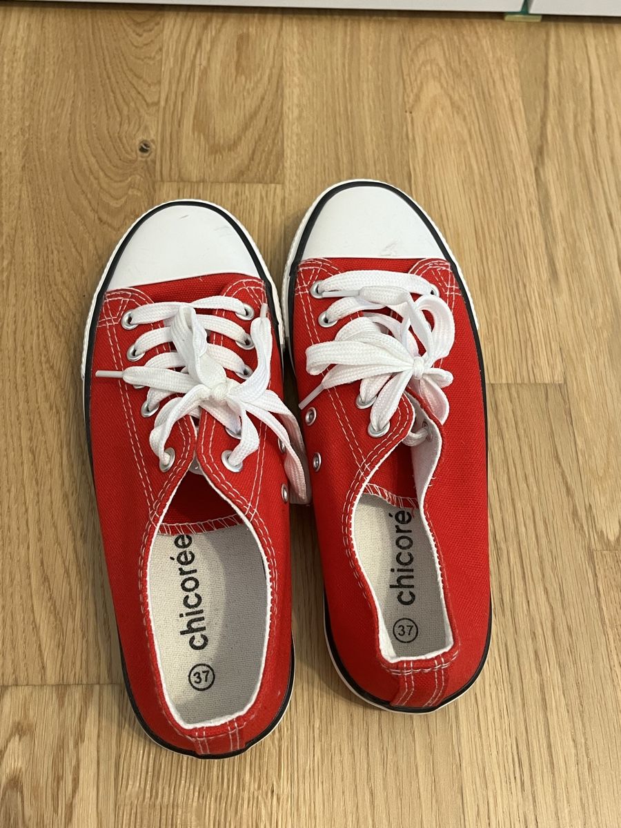 Damenschuhe: rote Damenchucks – Gebraucht aus Glis von jos_hj8q 2