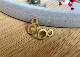 Goldene Ohrstecker | geometrische Form | Zeitloser Schmuck