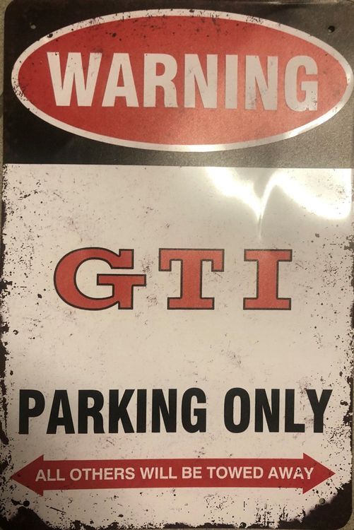 Stalen gebold bord VW parking only – https