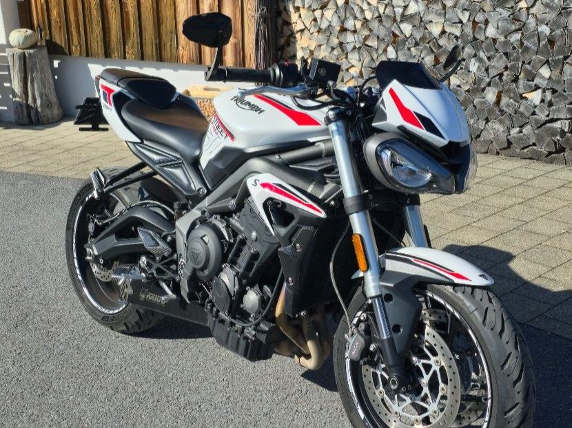 Triumph Route: Triumph Street Triple S, Jg. 2020 – D'occasion à Gebertingen par neweschenbach