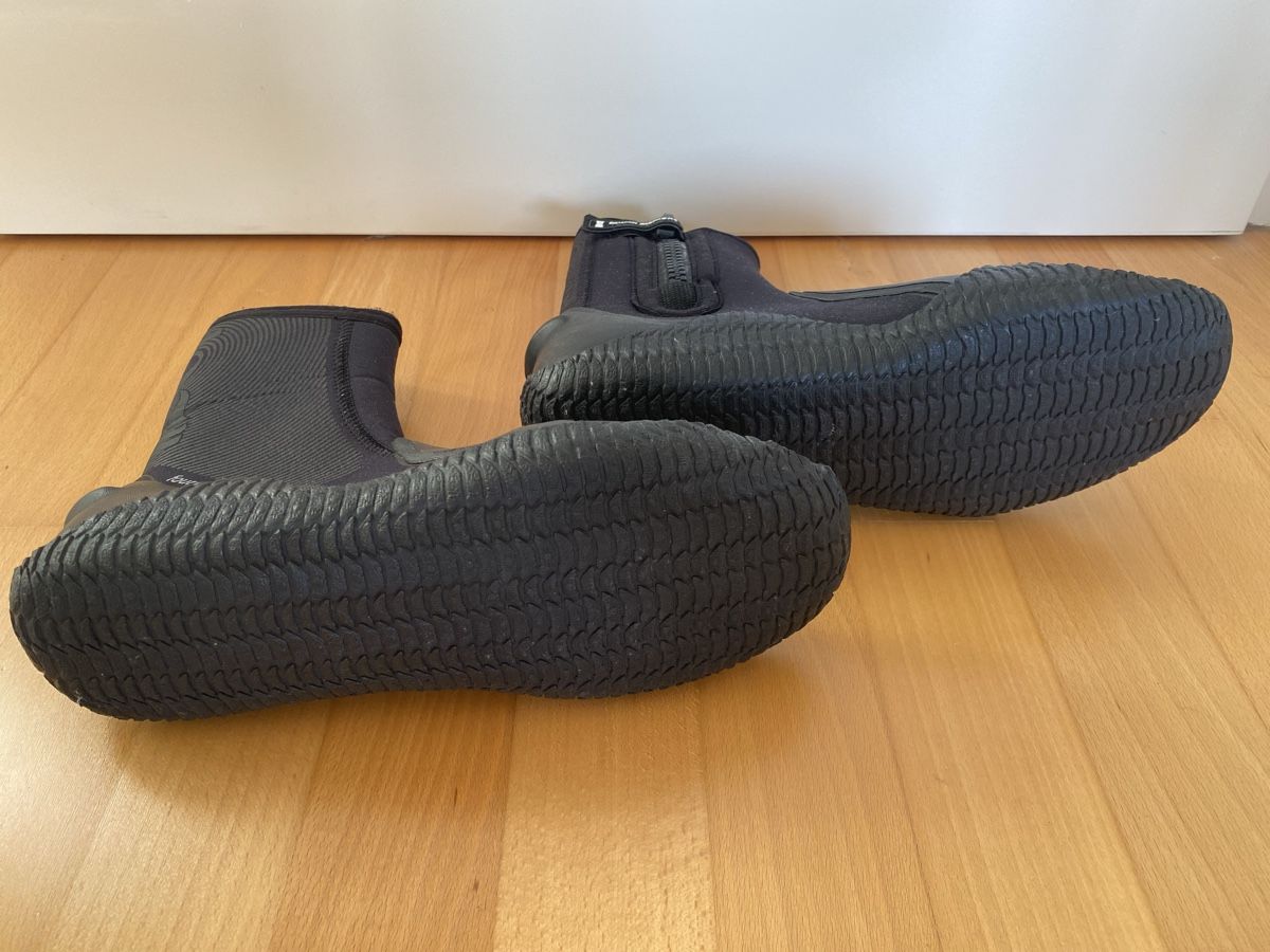 Chaussures hommes: Fourth Element Pelagic Boot Füsslinge, Gr. 44.5 – D'occasion à Bassersdorf par jeh99 1