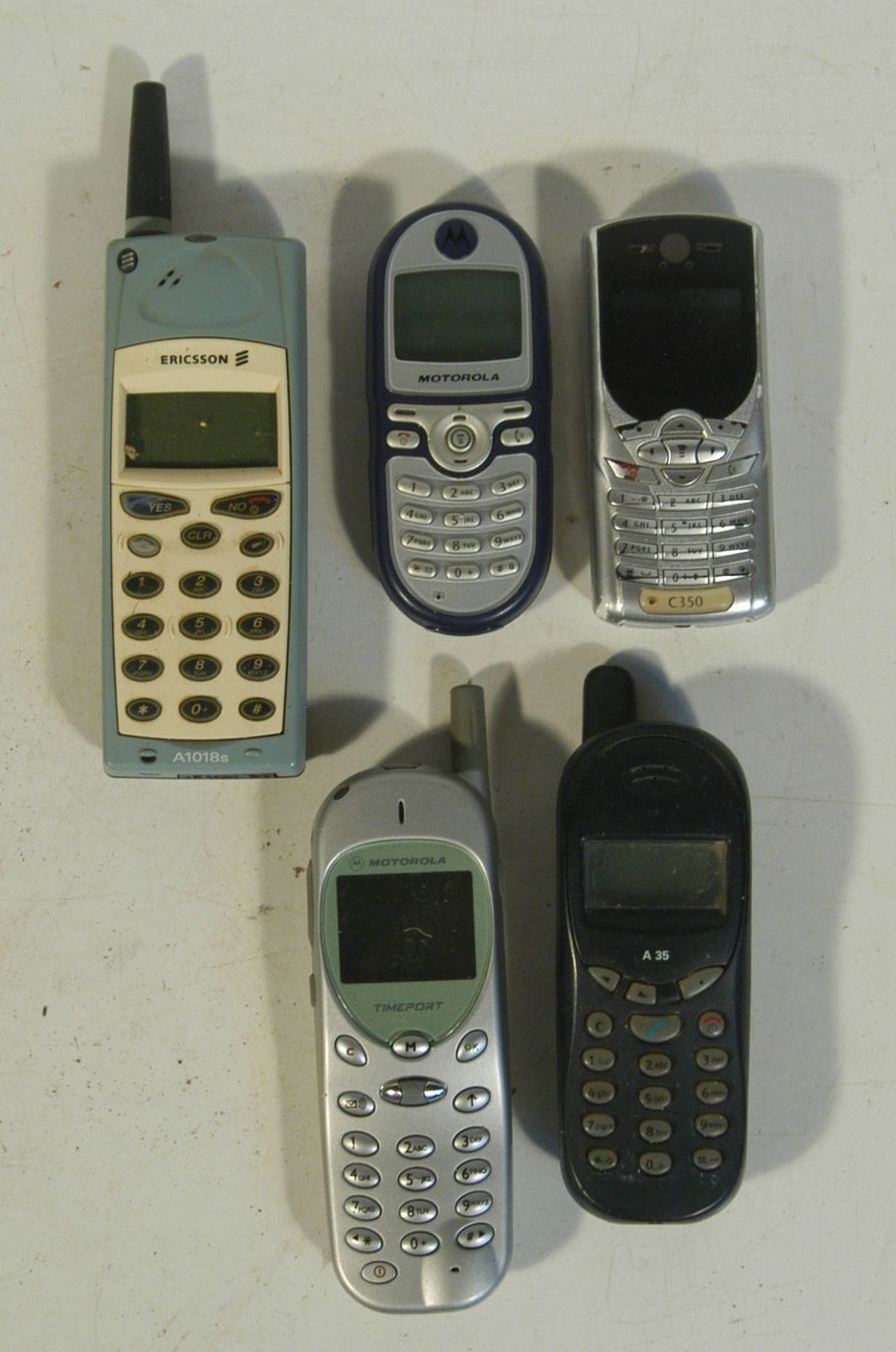 Telefoni cellulari / Smartphones: Diverse ältere Handys – Usato da Herisau venduto da Wisen