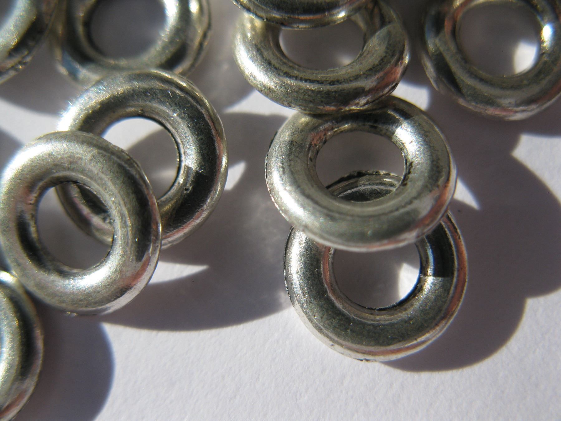 Perlen (unechte): 30 Zwischenteile Ring 8mm – Neu und originalverpackt aus St. Margarethen TG von LuanaKa 1