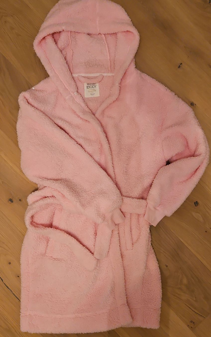 Bademäntel: Weicher Bademantel rosa, Gr. XS – Neu (gemäss Beschreibung) aus Widnau von niccli 2