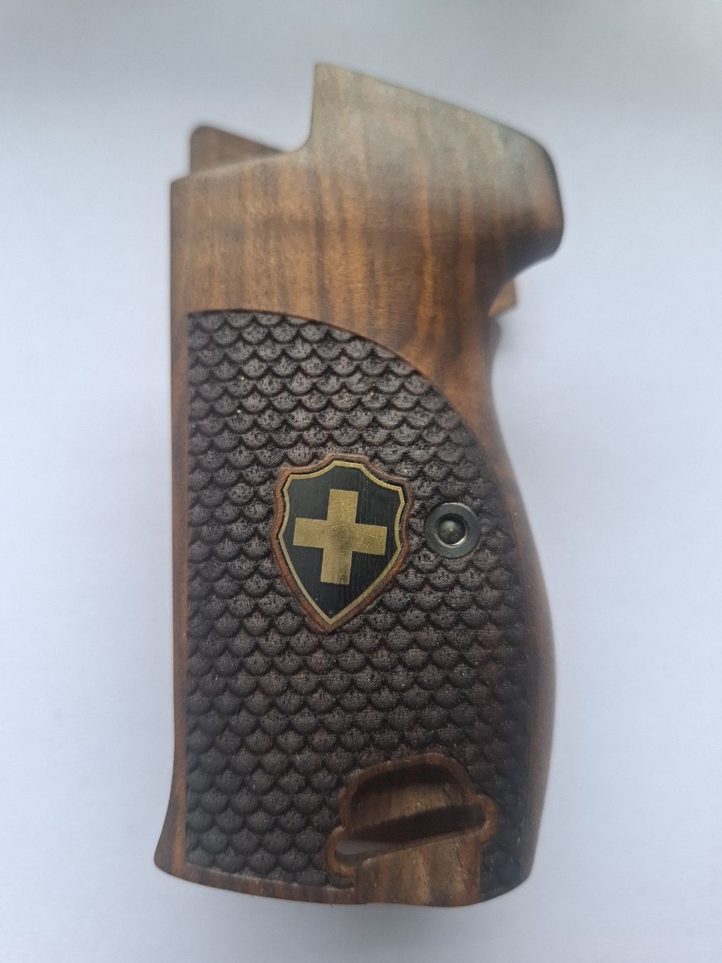 Holzartikel: Nussbaum Griffschalen für die Sig P210 – Neu (gemäss Beschreibung) aus Rothrist von griffe
