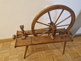 Roue à filer ancienne en bois 