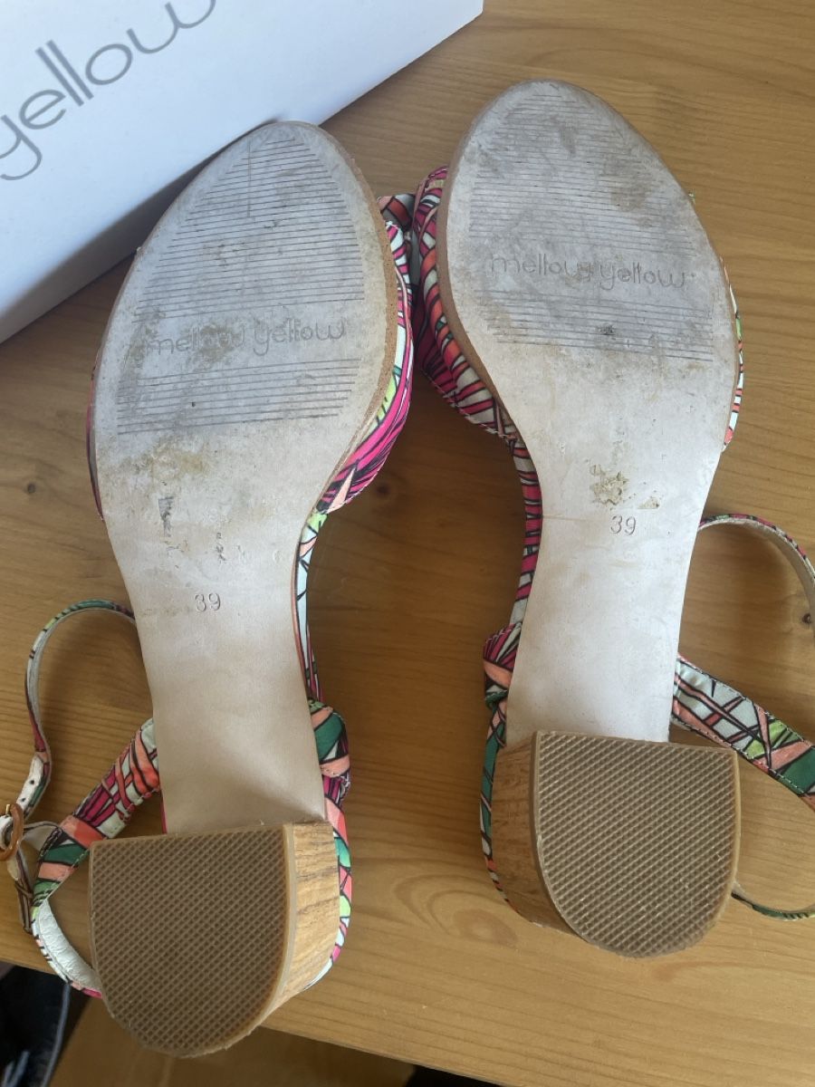Scarpe da donna: Sandales Mellow Yellow – Nuovo (secondo la descrizione) da Martigny venduto da Lea_lucci 3