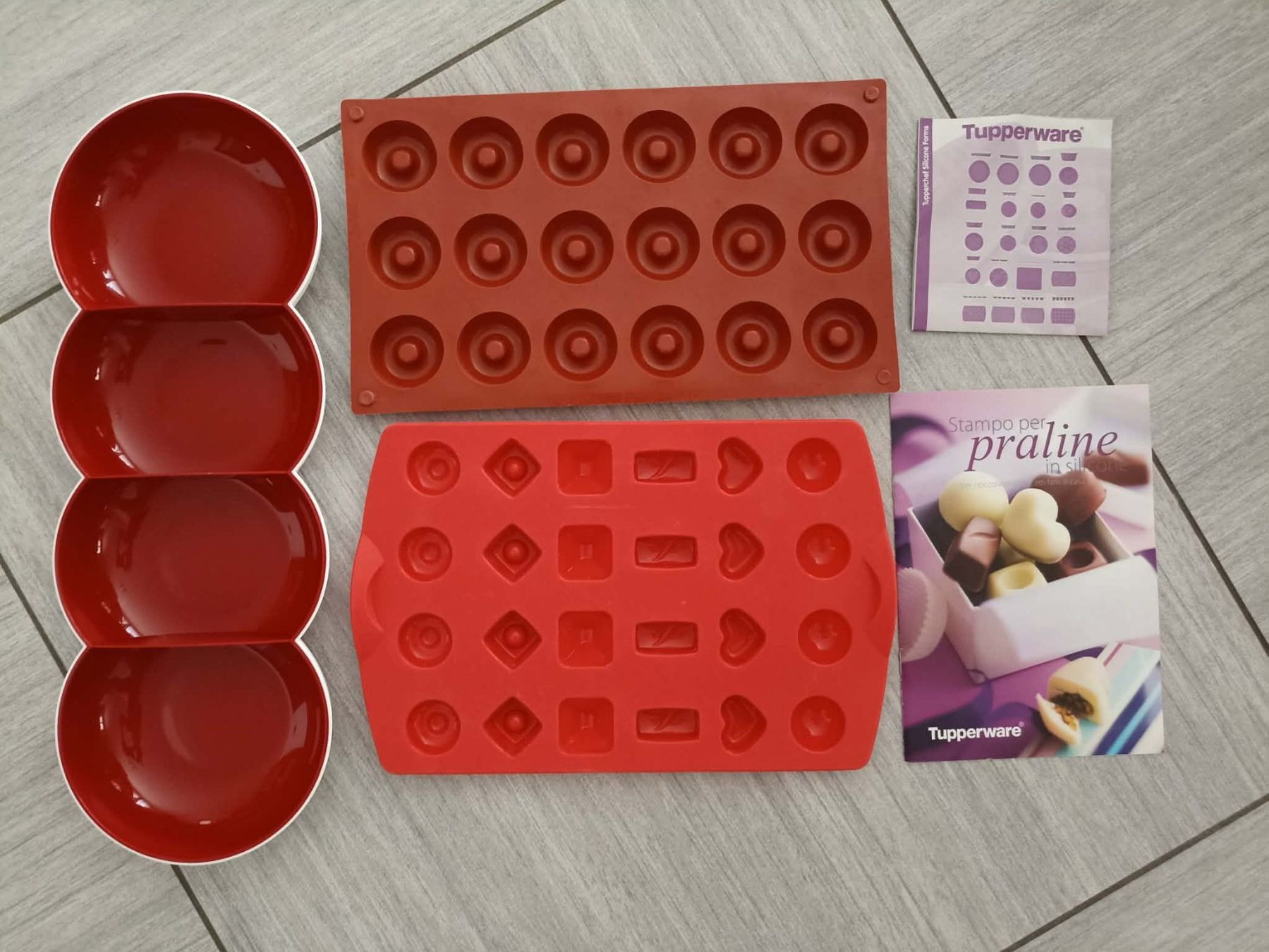 Tupperware Behälter & Ähnliches: Set Tupperware con stampi vari e antipastiera – Gebraucht aus Camorino von cieloazzurro
