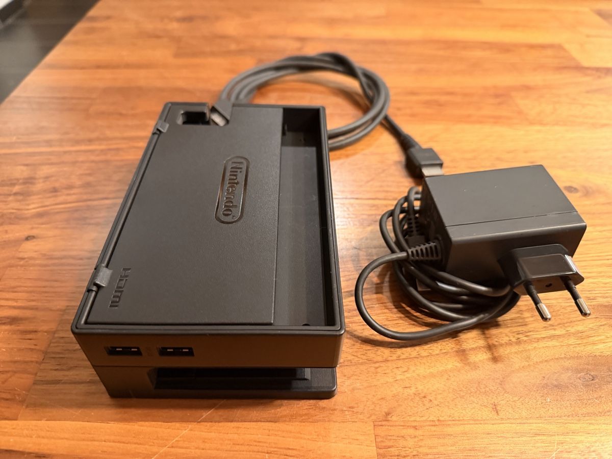 Nintendo Adaptateurs & Câbles: Nintendo Switch Original Dock + Netzteil + HDMI Kabel – D'occasion à Malters par Sephiroth2th 2