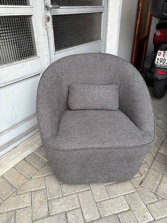 Poltrone: Poltrona girevole stoffa grigio scuro  – Usato da Novazzano venduto da ram_l7nk