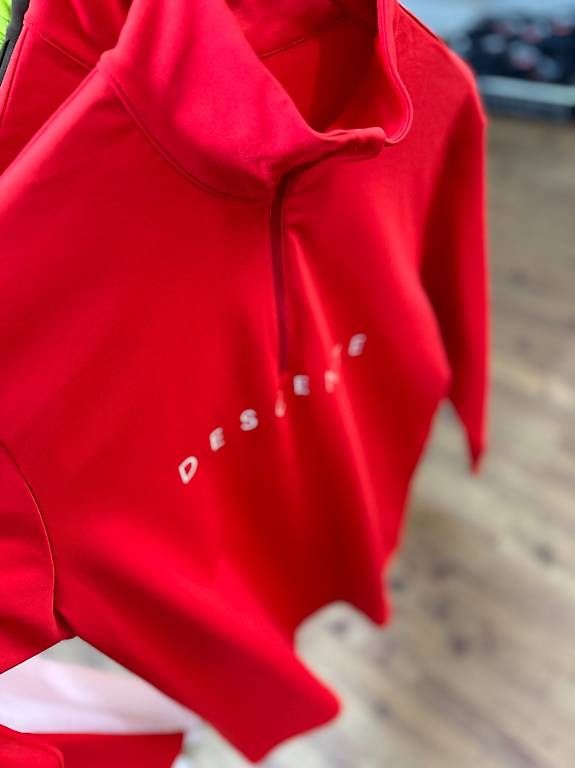 Pullover & Sweatshirts: Descente Pullover Rot NEU – Gebraucht aus Sursee von pil_xg2h 2
