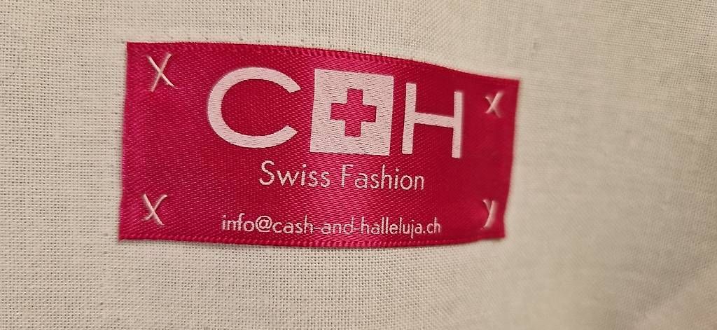 Robes: Wunderschönes Dirndl mit Schürze  – Neuf avec emballage d'origine à Arbon par Eri17 3