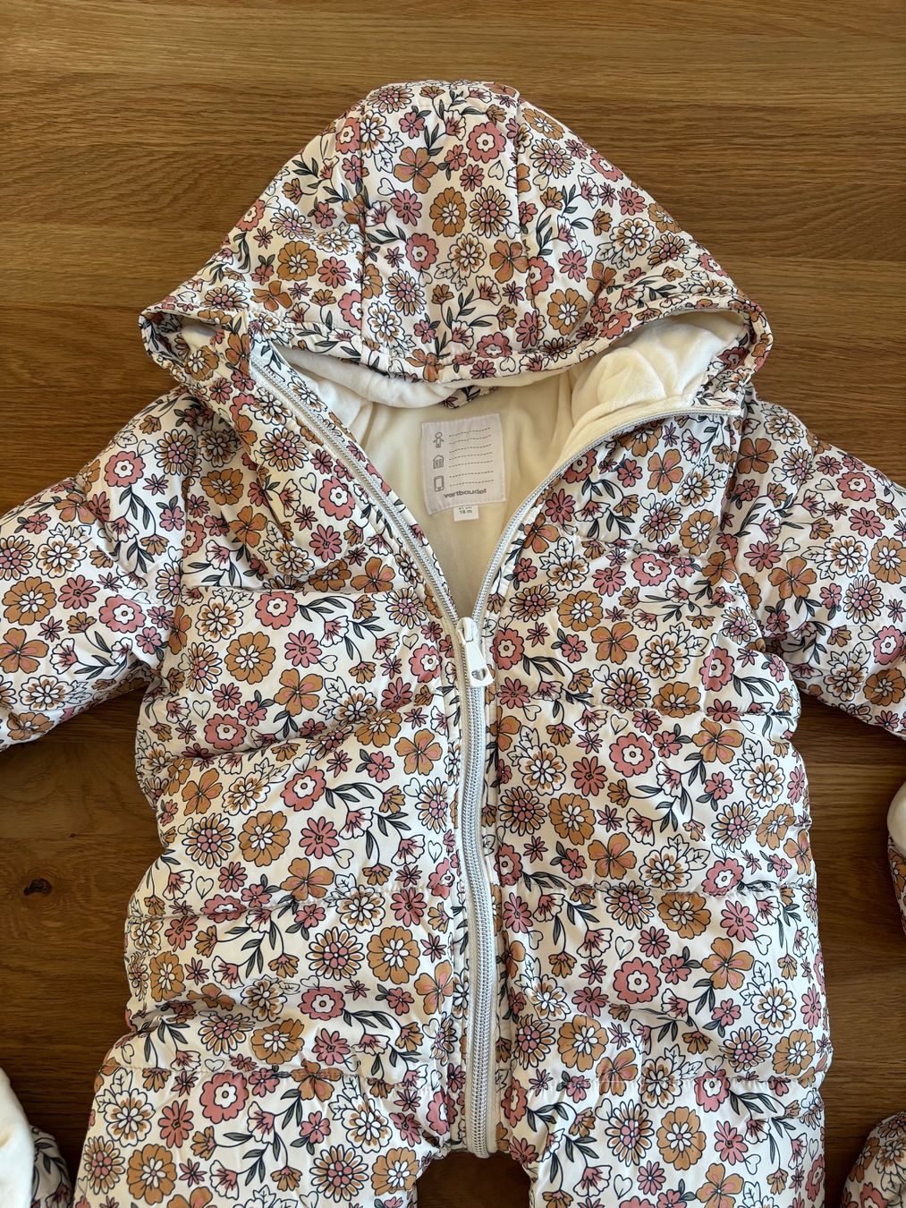 Completi: Skidress 18 M – Usato da Zullwil venduto da Tammy123 1