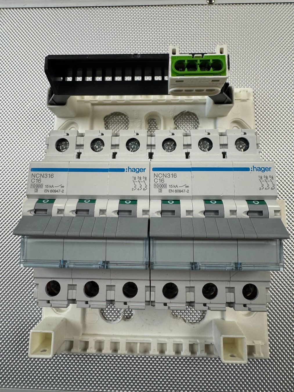 Hager Componenti elettronici: Hager Kleinverteiler mit 2 mal NCN316 – Usato da Pfäfers venduto da Habakuk3 1