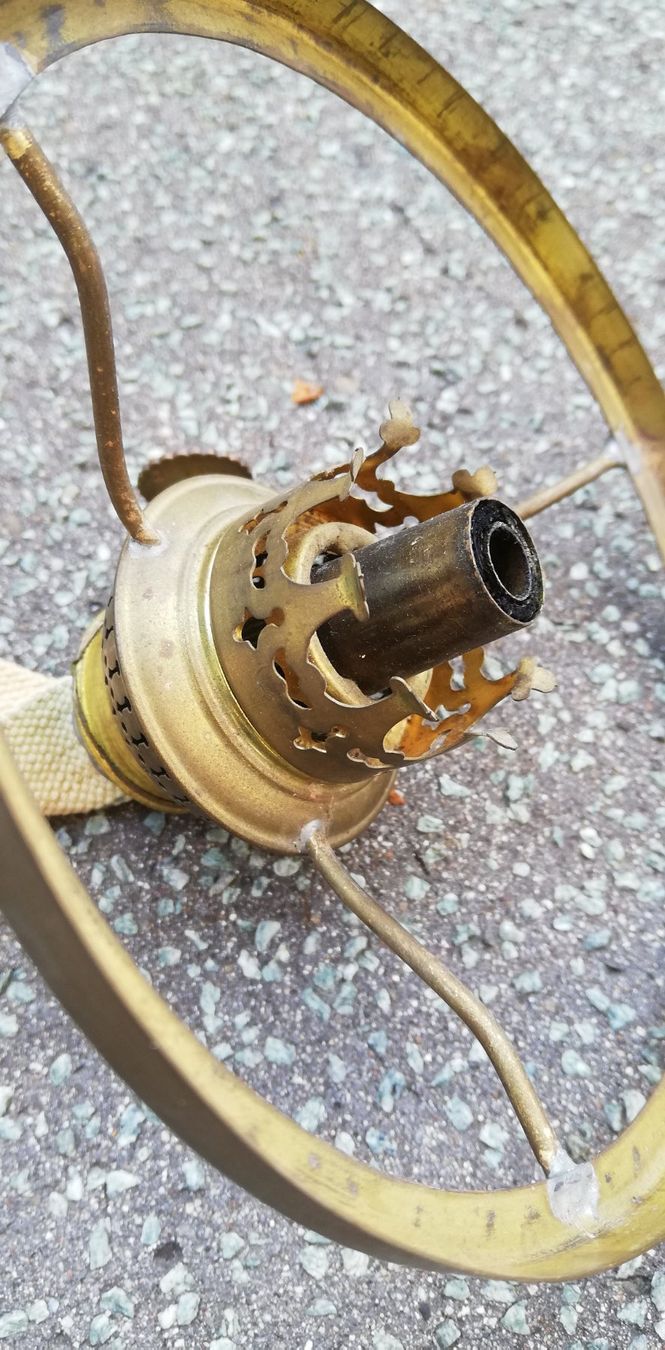 Lampade: Teil einer Petrollampe ab 1Fr. – Usato da Thun venduto da Matthias72 2