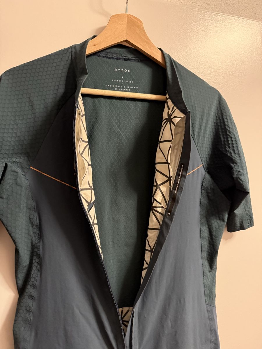 Ryzon Completi: Ryzon Verge Graphite L Trisuit – Usato da Ittigen venduto da DeathFloof 2