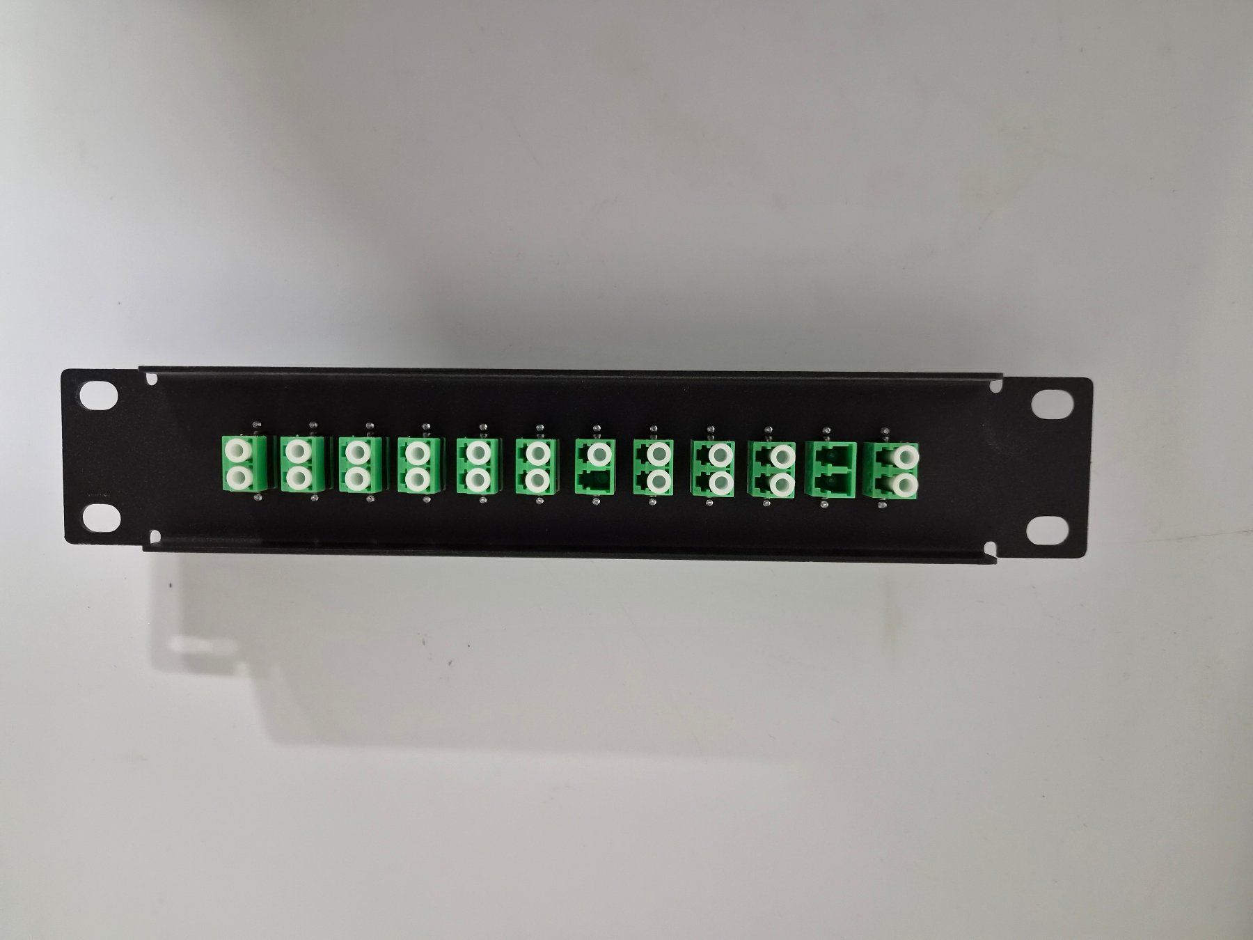 Racks & Cavalletti: 10-Zoll LWL Patchpanel – Usato da Thun venduto da Nskater 1