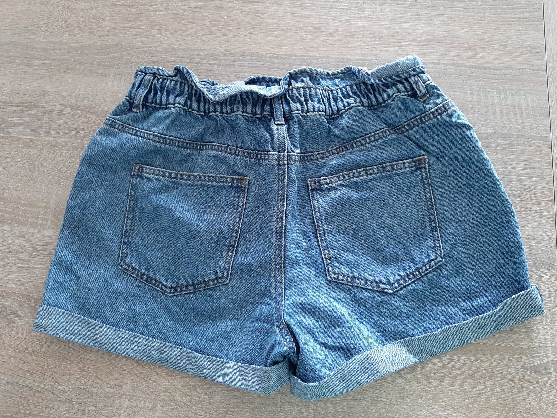 Pantaloni: Damen Short-Hose Grösse L – Usato da Menziken venduto da Rien1 2