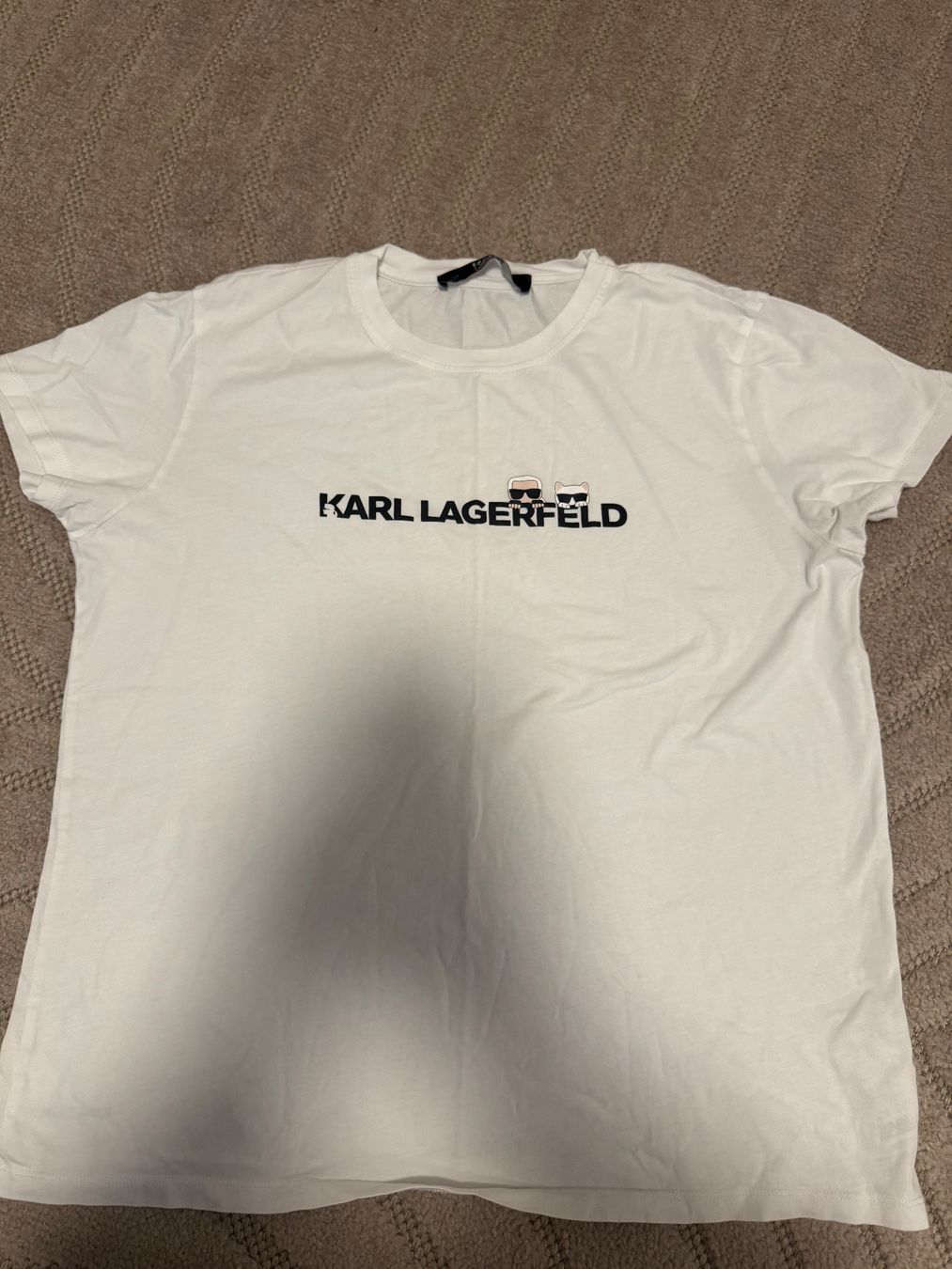 Karl Lagerfeld T-shirt: Karl Lagerfeld Tshirt – Usato da Rupperswil venduto da nes_qs52