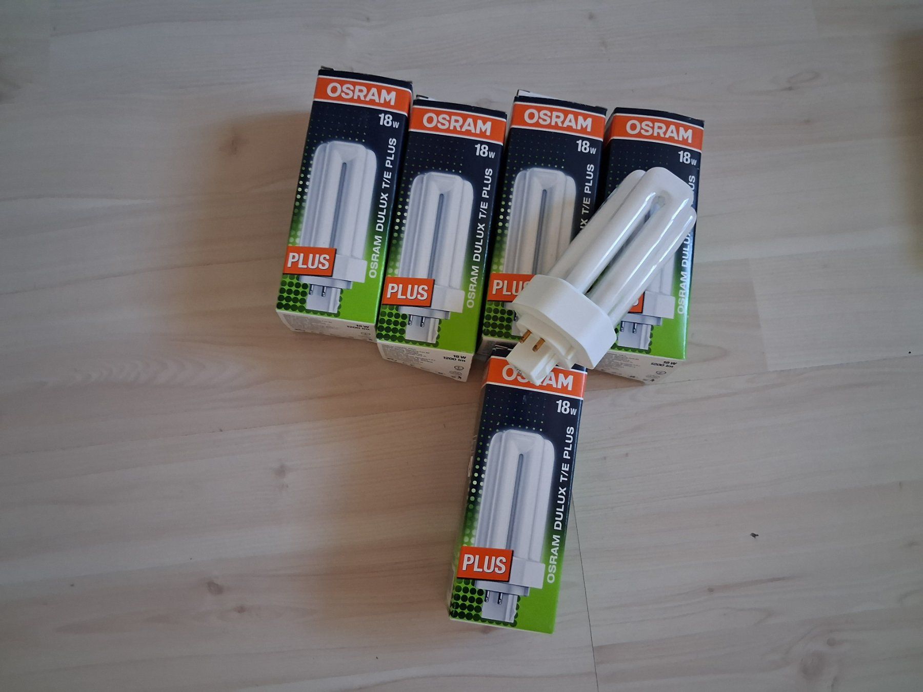 Osram Lampade: STECKSOCKEL OSRAM  PLUS    18 WATT   4PIN – Nuovo e nell'imballaggio originale da langnau venduto da Santos1411