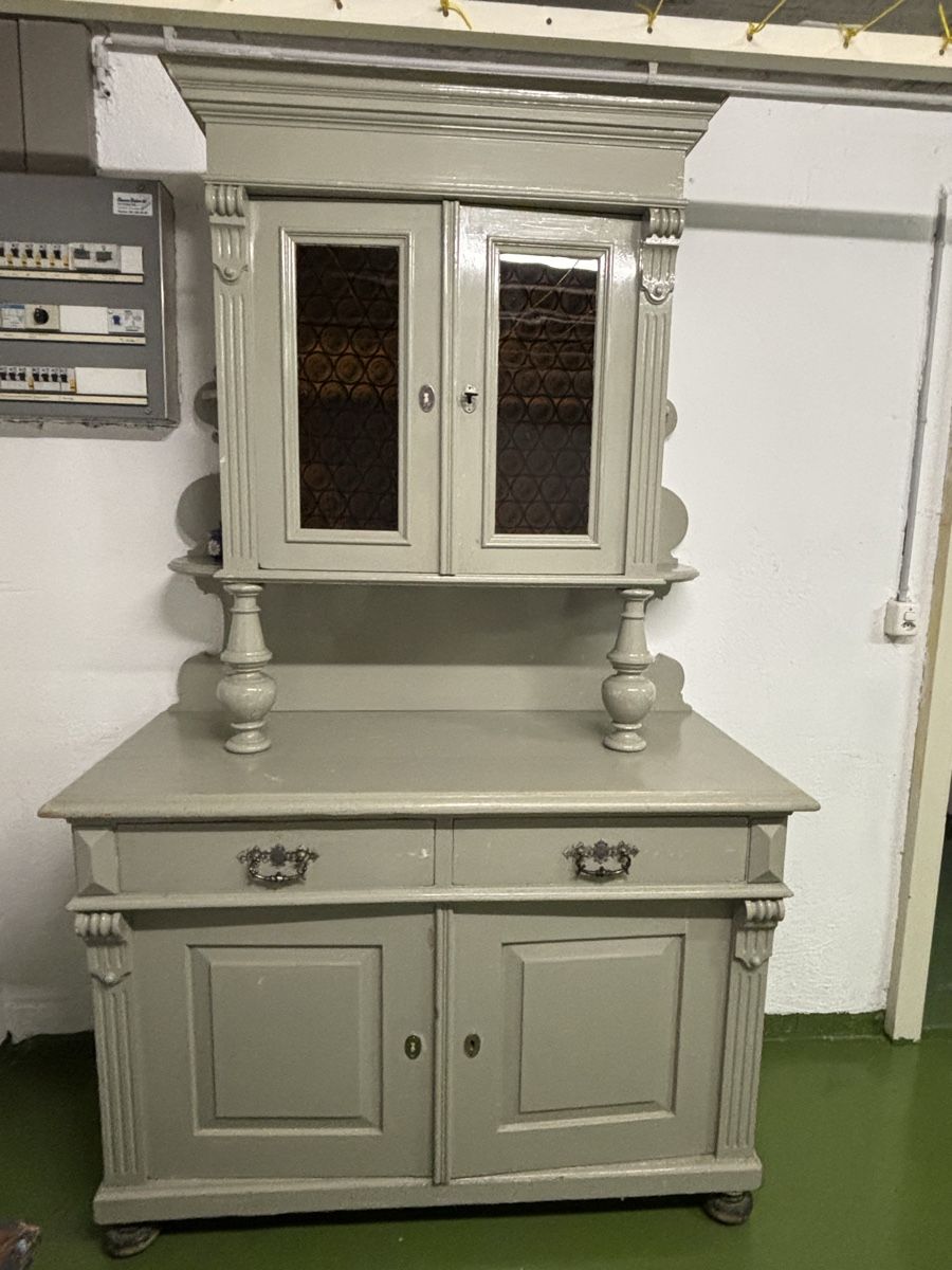 Credenze: Echter antiker Buffetschrank (Küchenbuffet, Vitrine) – Usato da Flims Waldhaus venduto da Fiona70 2