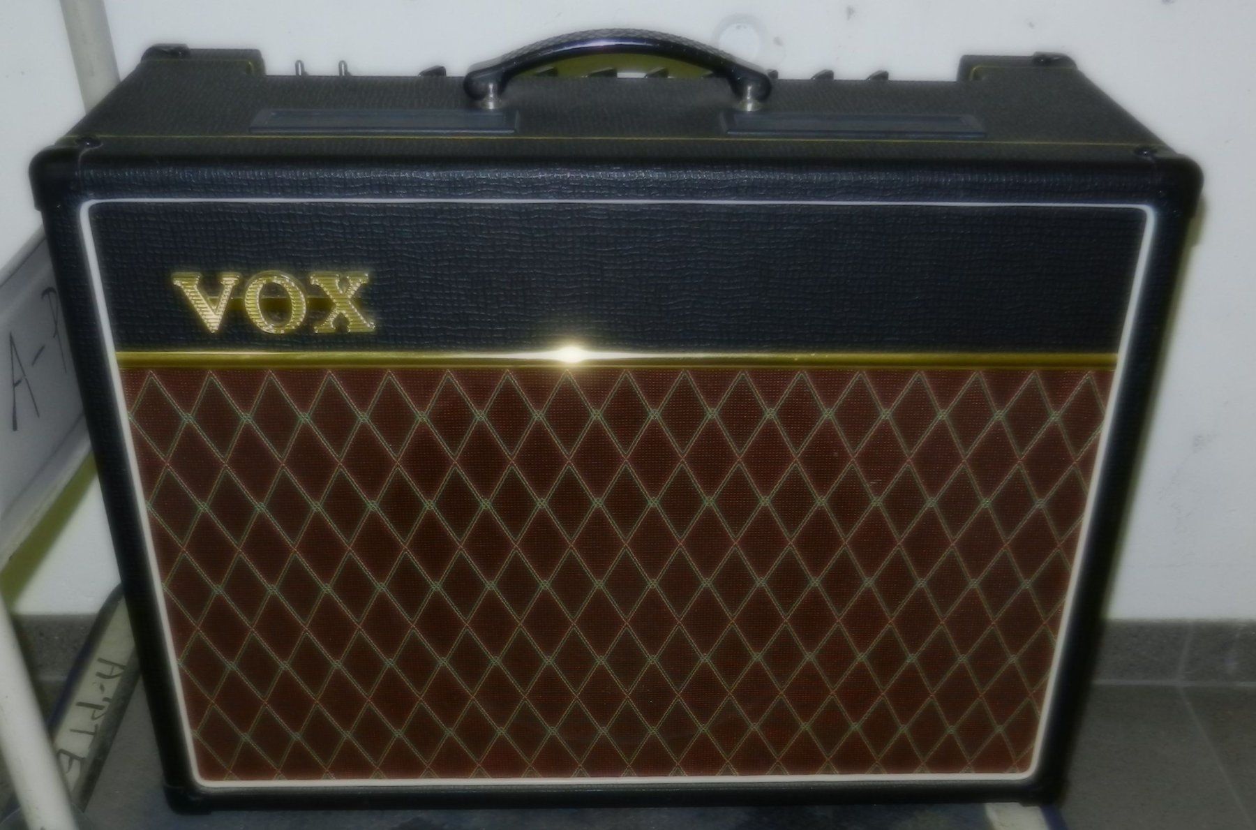 Vox Amplificatori: Vox Gitarren-Röhren-Combo AC15C1 – Usato da Männedorf venduto da livesteam